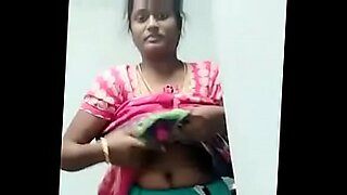 Tamil aunty Saree\’s navel