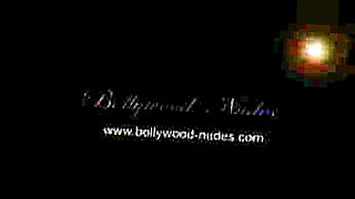 Bokeb Bollywood mendesah