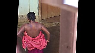 Today Exclusive- Sexy Desi Bhabhi Bathing Record In Hidden Cam porn video